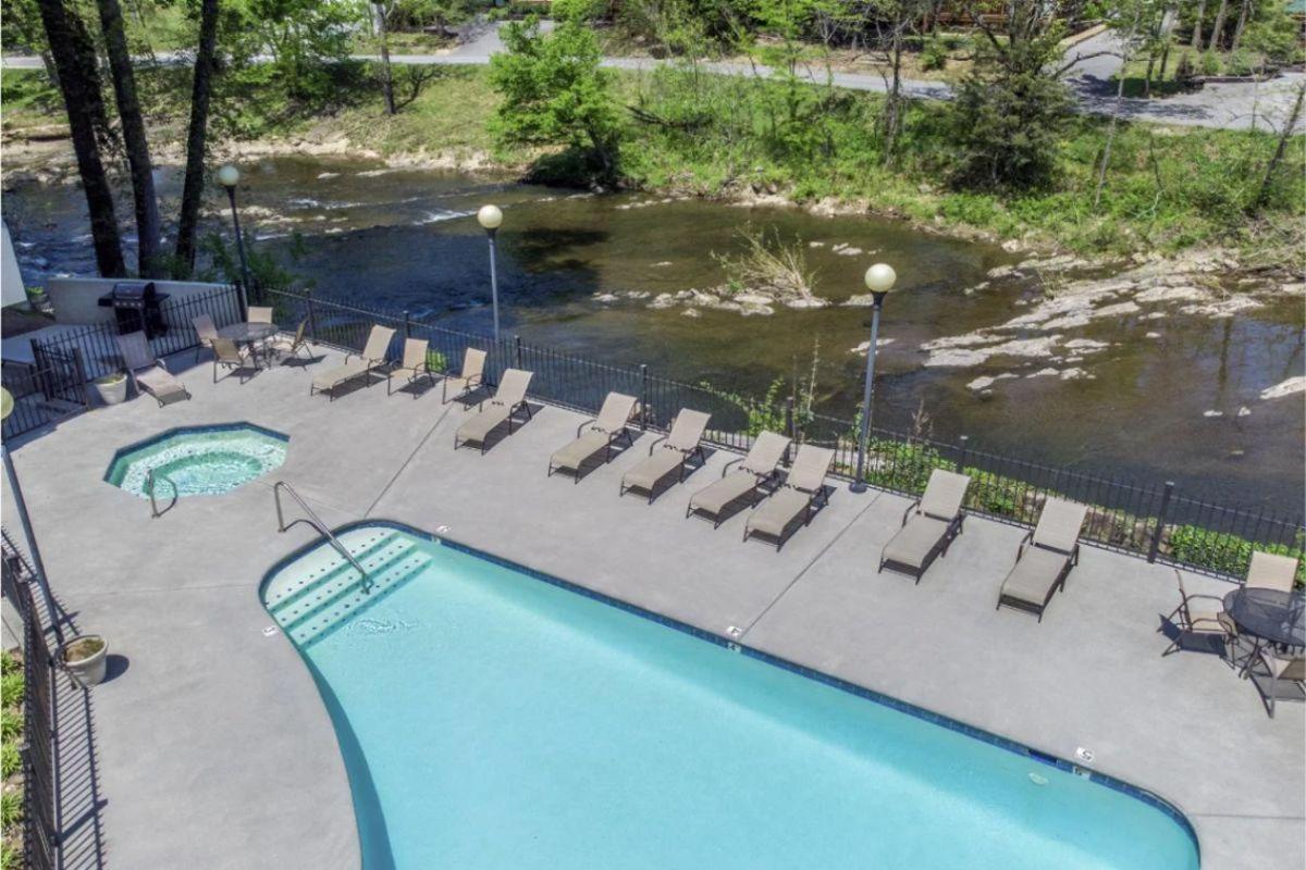 Cl 204 River Mist Pigeon Forge Buitenkant foto